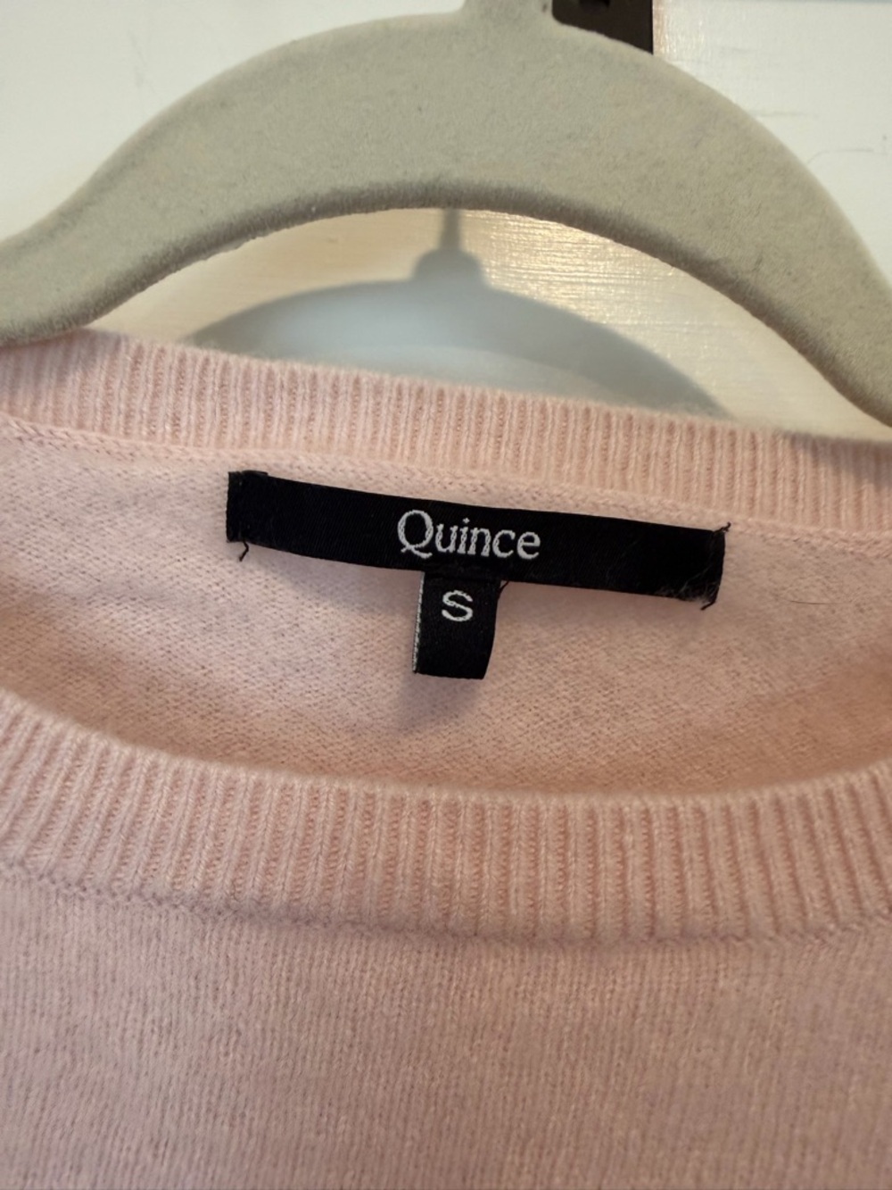 Quince Pale Pink Crewneck Sweater - 100% Cashmere Natural Fibers - Picture 3 of 5